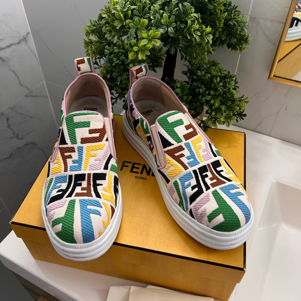 Fendi motif slip on multicolor